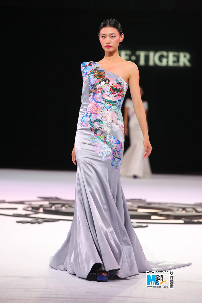 Показ вечерних платьев от бренда «NE•TIGER» 2011 г. 1