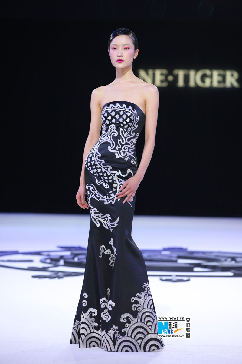 Показ вечерних платьев от бренда «NE•TIGER» 2011 г. 