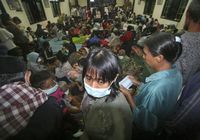 Как минимум 40 человек погибли, 380 -- пропали без вести в результате цунами, вызванного землетрясением в Индонезии