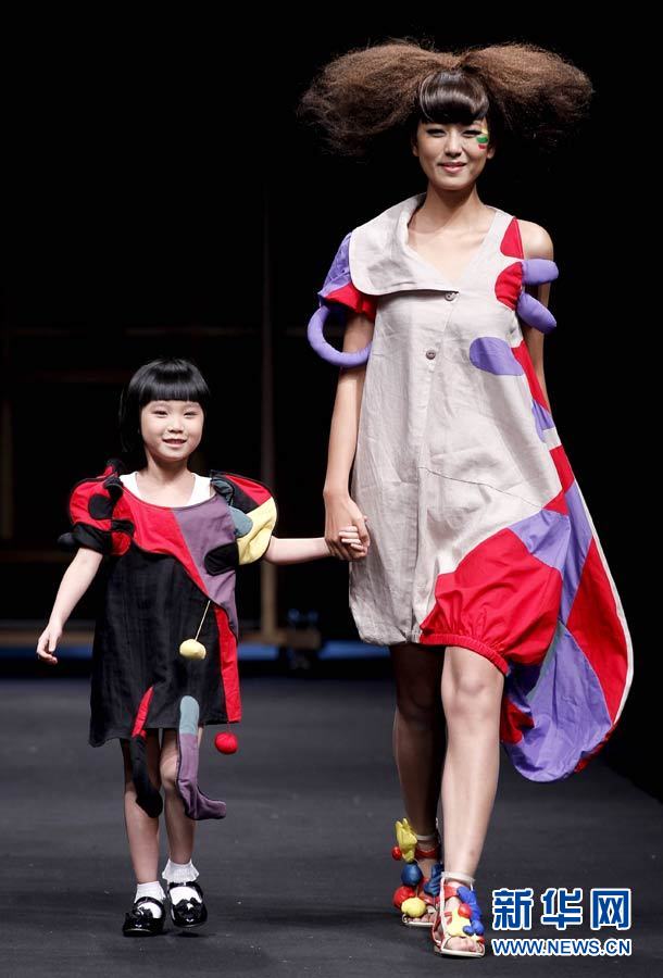Оригинальная женская одежда на Китайской международной неделе моды 5