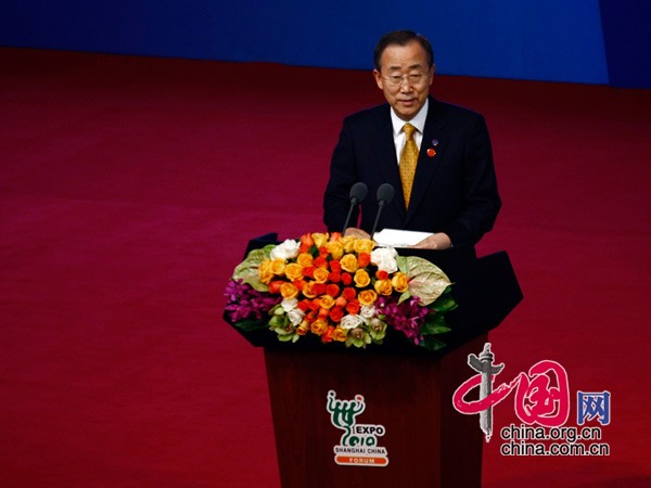 Генеральный секретарь ООН Пан Ги Мун выступает с речью на форуме 'Городские инновации и устойчивое развитие'в рамках ЭКСПО-2010 в Шанхае.