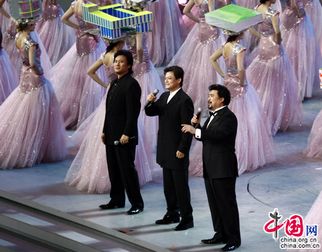 Три известных китайских тенораисполнили тематическую песню ЭКСПО-2010 «К ЭКСПО»