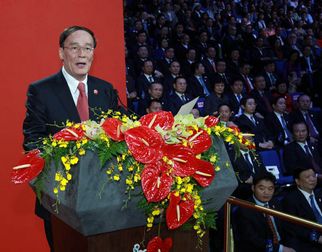 Вице-премьер Госсовета КНР Ван Цишань выступил с речью на церемонии закрытия ЭКСПО-2010