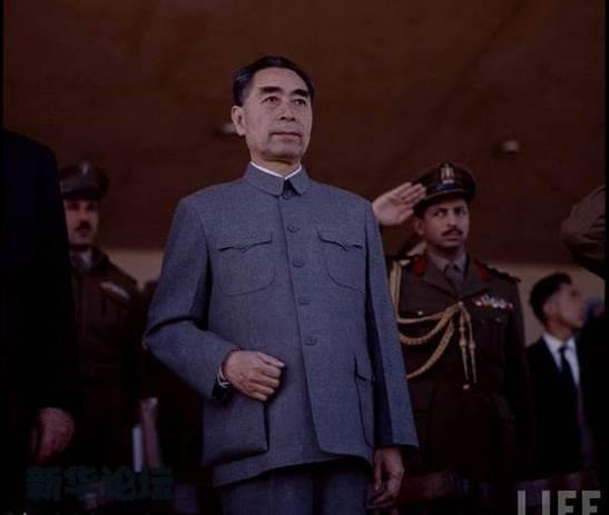 Фотографии бывшего премьера Китая Чжоу Эньлая в иностранных журналах