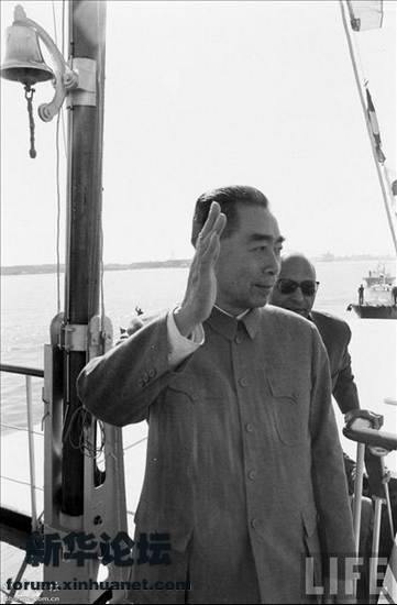 Фотографии бывшего премьера Китая Чжоу Эньлая в иностранных журналах