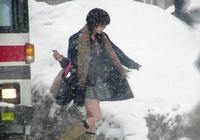 Смелые японские девушки с голыми ногами зимой