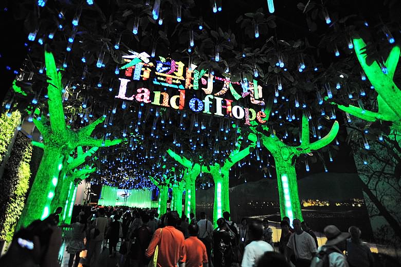 Выставочная зона «След Востока» в Национальном павильоне Китая на ЭКСПО-2010 в Шанхае.
