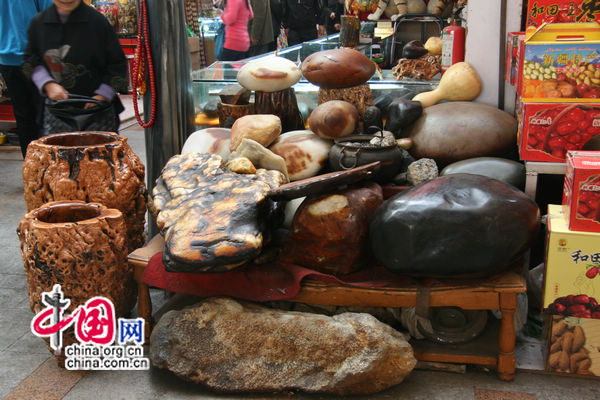 Оживление на Большом международном базаре в Урумчи Синьцзяна