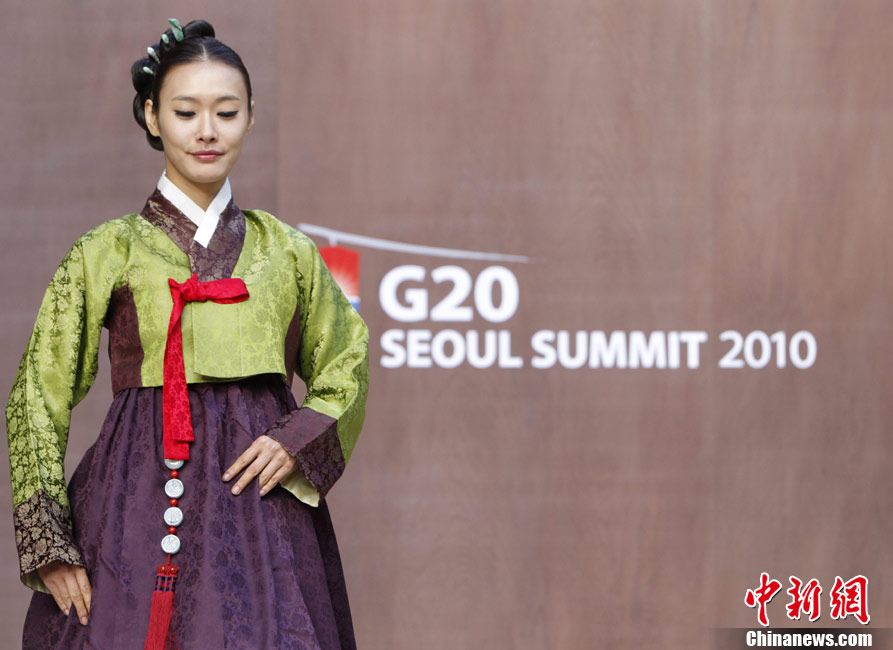 В Сеуле проведена репетиция показа традиционных корейских костюмов для встречи саммита «Большой Двадцатки» 