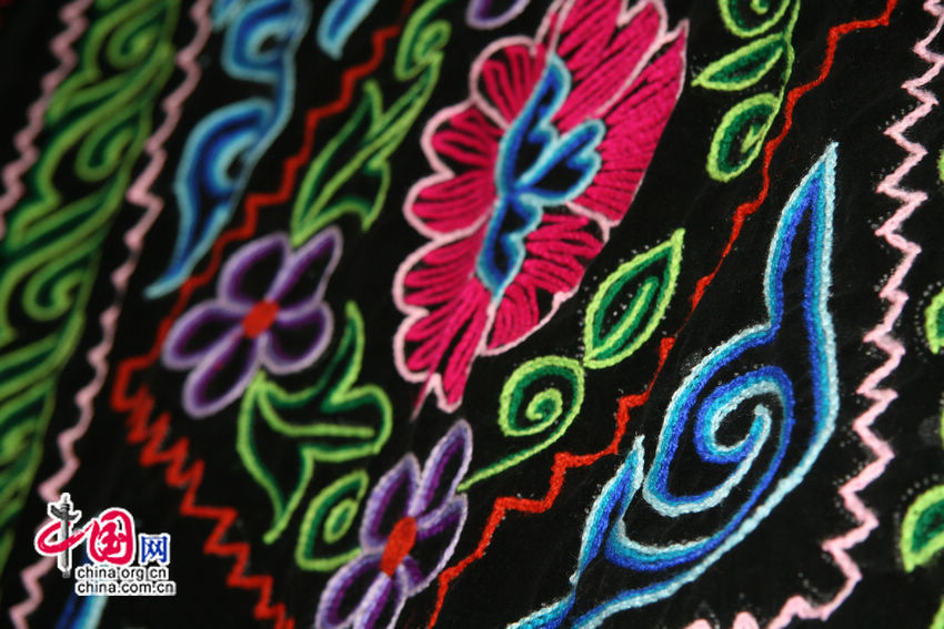 Оригинальная вышивка казахской национальности в уезде Толи на севере-западе Синьцзяна