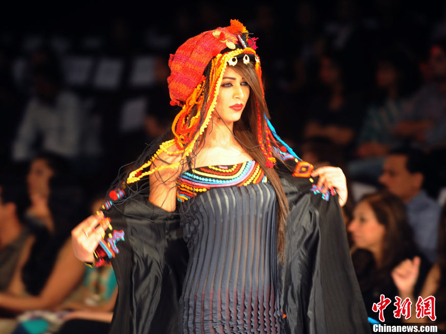 Шоу-показ одежды Пакистана: сочетание моды и национального колорита 