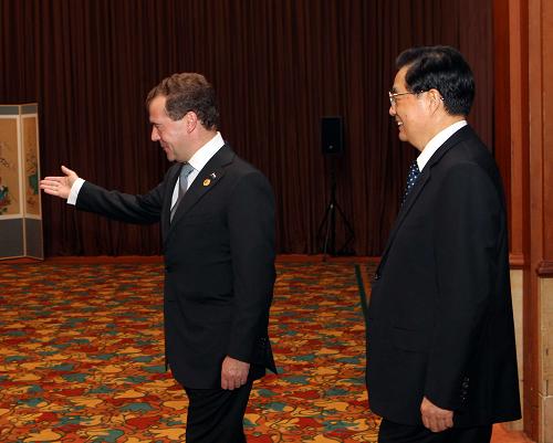 Председатель КНР Ху Цзиньтао провел встречу с президентом РФ Д. Медведевым 