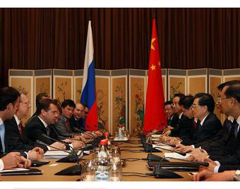 Председатель КНР Ху Цзиньтао провел встречу с президентом РФ Д. Медведевым