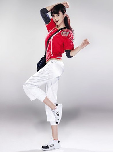 В преддверии Азиатских игр звезды демонстрируют красоту спортивной одежды4