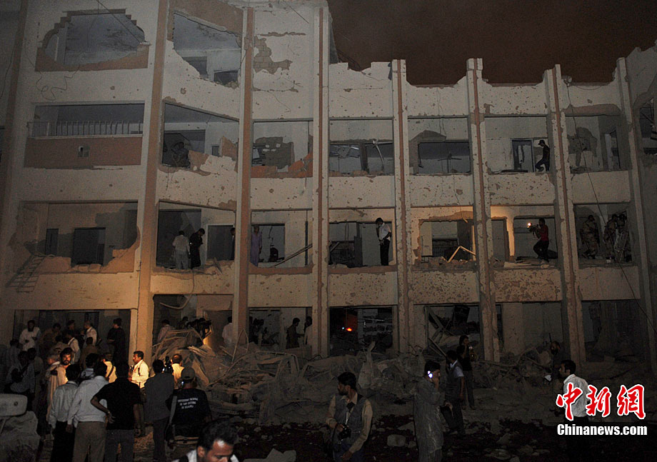 30 человек погибли, более 150 -- пострадали в результате взрыва в Карачи
