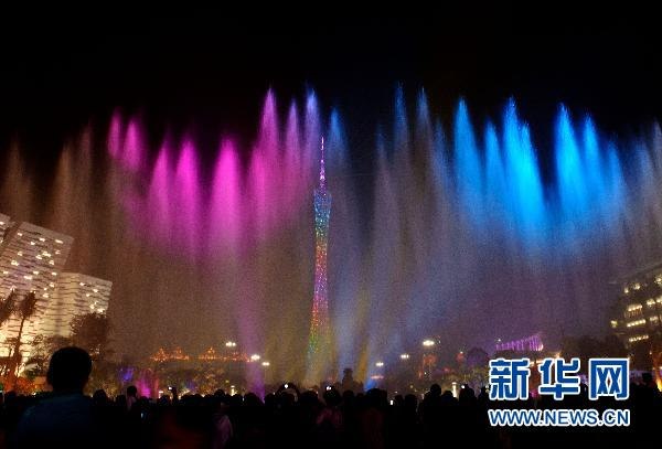 Большой музыкальный фонтан в Гуанчжоу украшает Азиатские игры 2