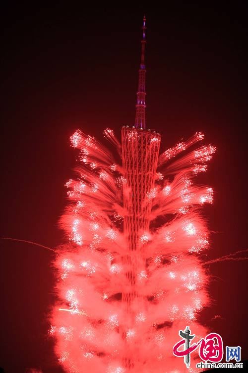 Прекрасные фейерверки на церемонии открытия Азиатских игр в Гуанчжоу 1