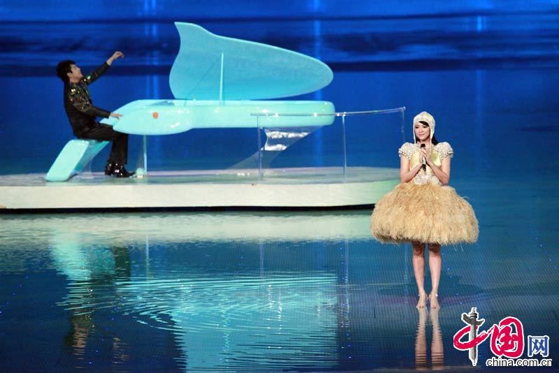 Пианист Лан Лан и певица Чжан Цзыи вместе выступают с художественной программой1