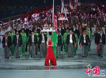 Вход команд разных стран в зал церемонии открытия Азиатских игр