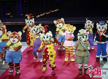 Художественные выступления в начале церемонии открытия Азиатских игр в Гуанчжоу