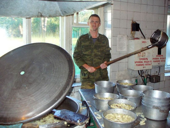 Юмористические снимки в военных лагерях России