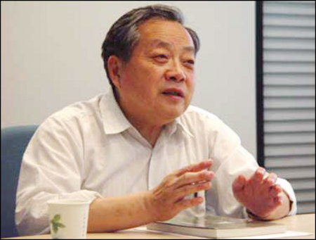В Пекине скончался бывший главный редактор газеты 'Жэньминь жибао' Фань Цзинъи