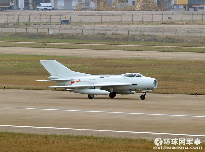 Истребители «Цзянь-6» Китая принимают участие в Авиасалоне г. Чжухай