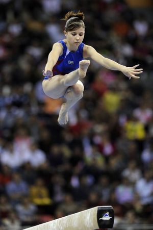 Узбекская гимнастка Луиза Галиулина завоевала бронзовую медаль в соревновании по упражнениям на бревне в Азиатских играх в Гуанчжоу 