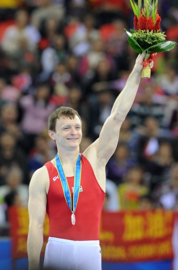 Узбекский гимнаст Антон Фокин занял второе место в финале мужского соревнования по упражнениям на параллельных брусьях в Азиатстких играх в Гуанчжоу