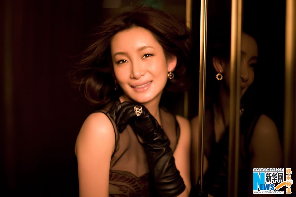 Новые фотографии элегантной актрисы Цинь Хайлу 