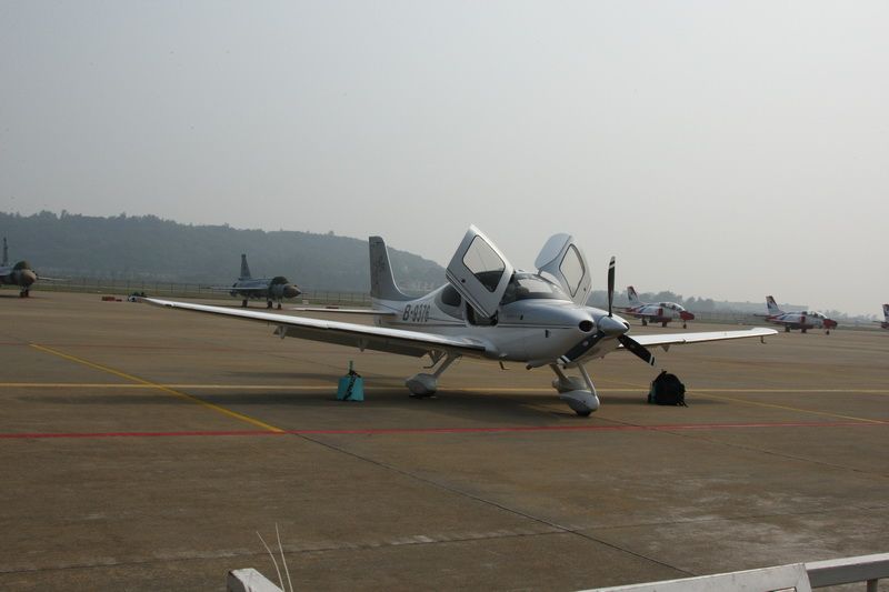 Маленькие самолеты на авиасалоне в Чжухае6