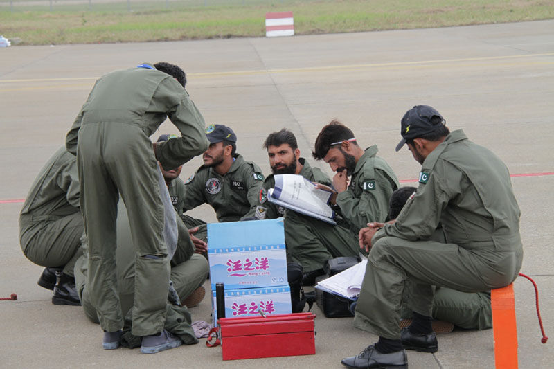 Отряд по демонстрации полетов Пакистана «Храбрые львы» появился на Авиасалоне в г. Чжухай