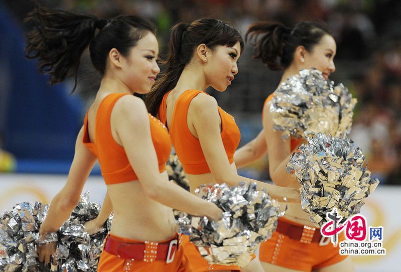 Красивые болельщицы на соревновании по баскетболу на Азиатских играх в Гуанчжоу1