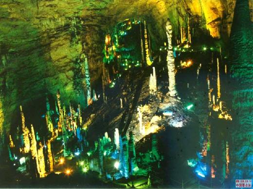 Красивые пейзажи пещер в Китае 3