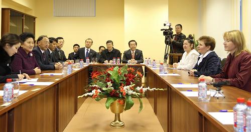 Член Госсовета КНР Лю Яньдун посетила гимназию номер 652 Санкт- Петербурга