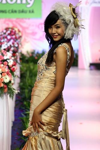 12-летняя вьетнамская модель