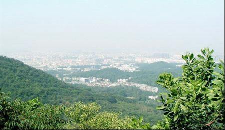 Достопримечательность города Гуанчжоу – горы Байюнь