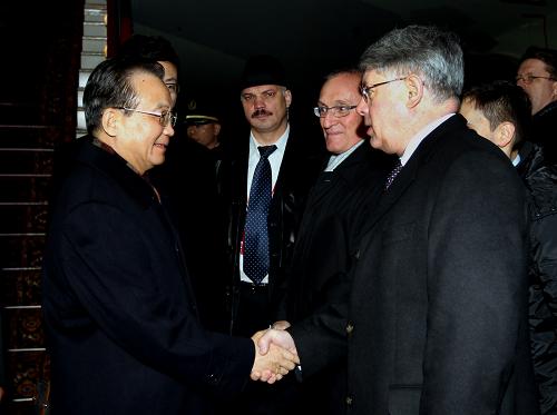 Премьер Госсовета КНР Вэнь Цзябао прибыл в Санкт-Петербург,начав официальный визит в Россию