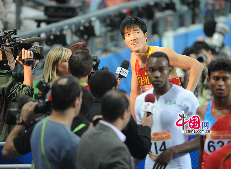 Симпатичные выражения лица известного китайского легкоатлета Лю Сяна в Азиатских играх в Гуанчжоу 