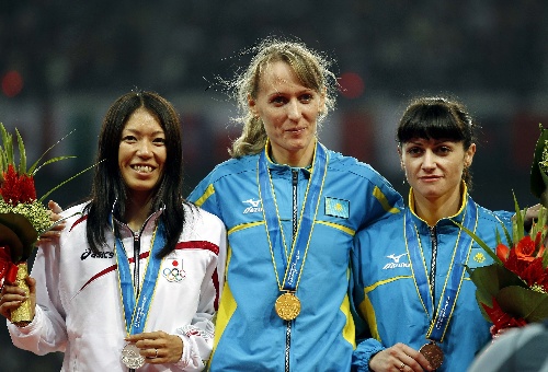 Ольга Терешкова из Казахстана выиграла золото в соревновании по бегу на 400 метров в Азиатских играх в Гуанчжоу