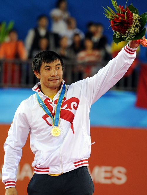 Известный киргизский спортсмен Данияр Кобонов завоевал первую золотую медаль для команды Киргизстана на 16-х Азиатских играх в Гуанчжоу 