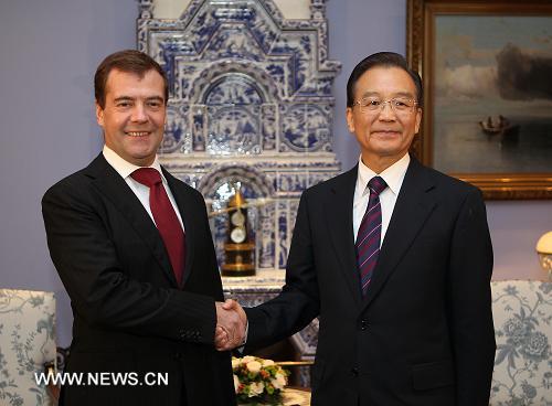 Вэнь Цзябао встретился с президентом России Д. Медведевым