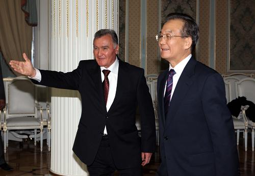 Вэнь Цзябао встретился с премьер-министром Таджикистана А.Акиловым