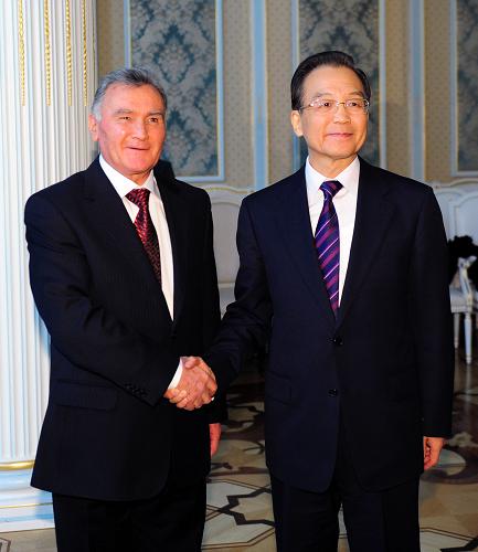 Вэнь Цзябао встретился с премьер-министром Таджикистана А.Акиловым