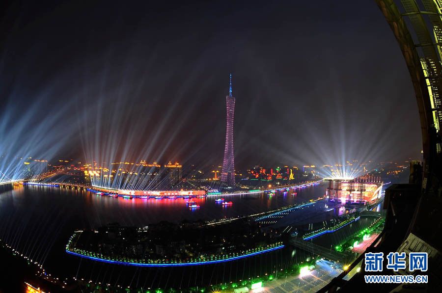 Красивые пейзажи на берегах Реки Чжуцзян в ночи закрытия Азиатских игр 3