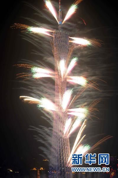Красивые фейерверки на церемонии закрытия Азиатских игр в Гуанчжоу5