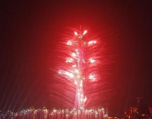 Красивые фейерверки на церемонии закрытия Азиатских игр в Гуанчжоу