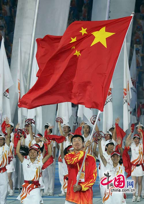 Вход спортсменов разных стран в зал церемонии закрытия Азиатских игр в Гуанчжоу2