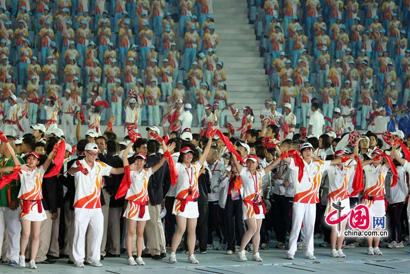 Вход спортсменов разных стран в зал церемонии закрытия Азиатских игр в Гуанчжоу3