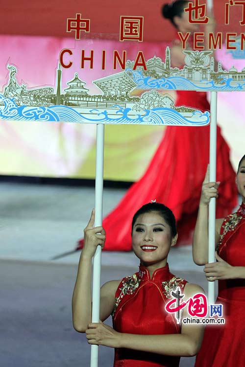 Вход спортсменов разных стран в зал церемонии закрытия Азиатских игр в Гуанчжоу4